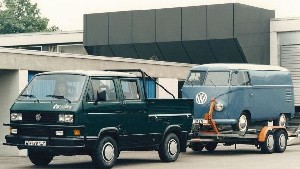 Eski tarz ile en modern tasarımı birleştirmiş olan VW Nutzfahrzeuge dizayn ekibi, güçlü görünümü farlara LED de koyarak tamamlamışlar