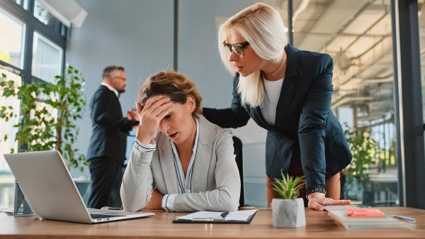 Eleştirmek Hakkımız mı? Sınırlar Var mı?