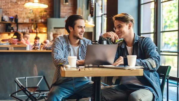 Adresim Starbucks: Kafelerde Toplantı ve Çalışma Kültürü