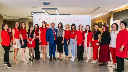 Kadınlar Kalpleri İçin Kırmızıya Geçti
